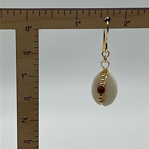 2359- Handmade Shell Dangle Earrings NWT - Picture 3 of 6